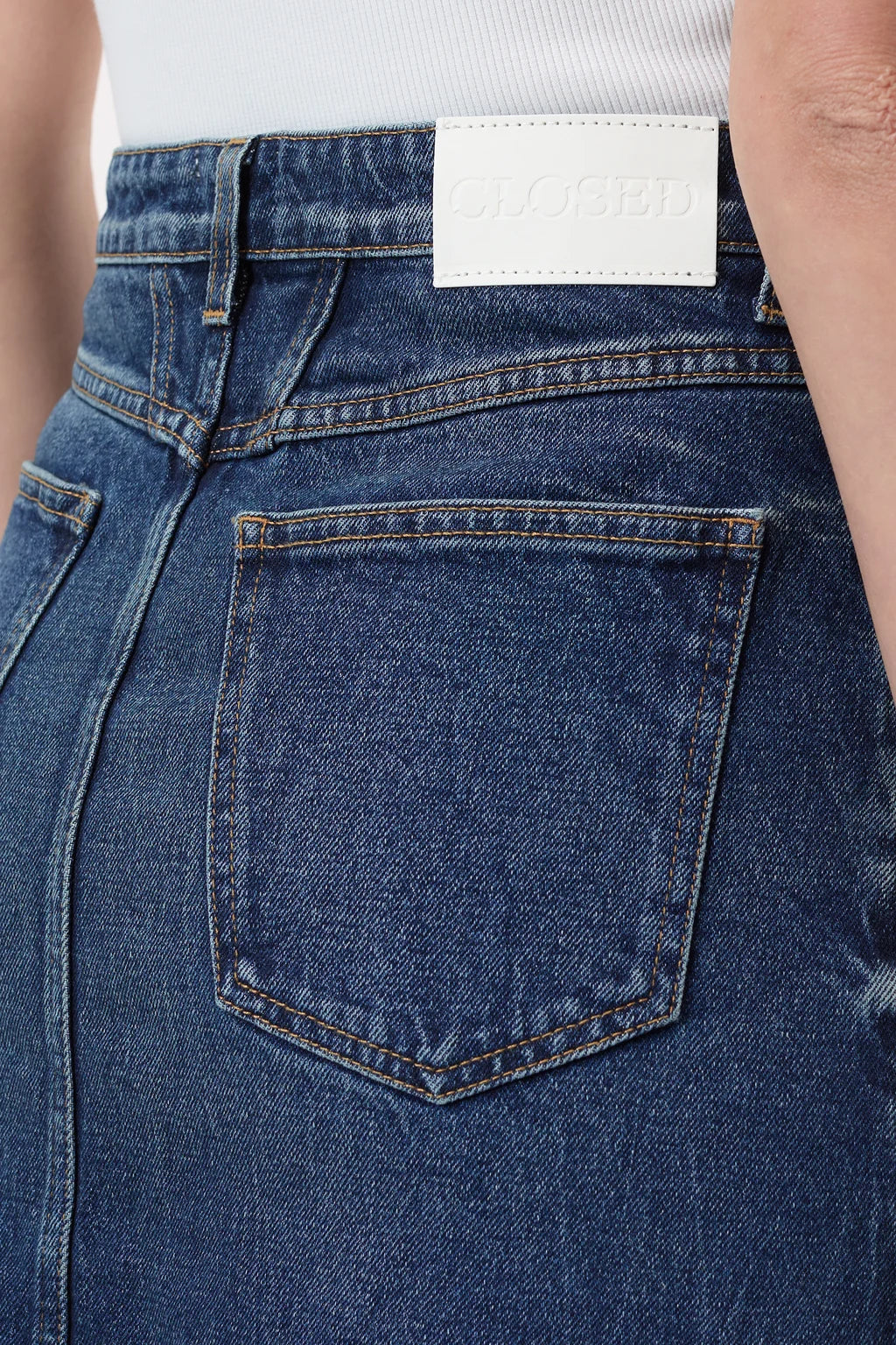 Closed Skirt Stover X in Dark Blue