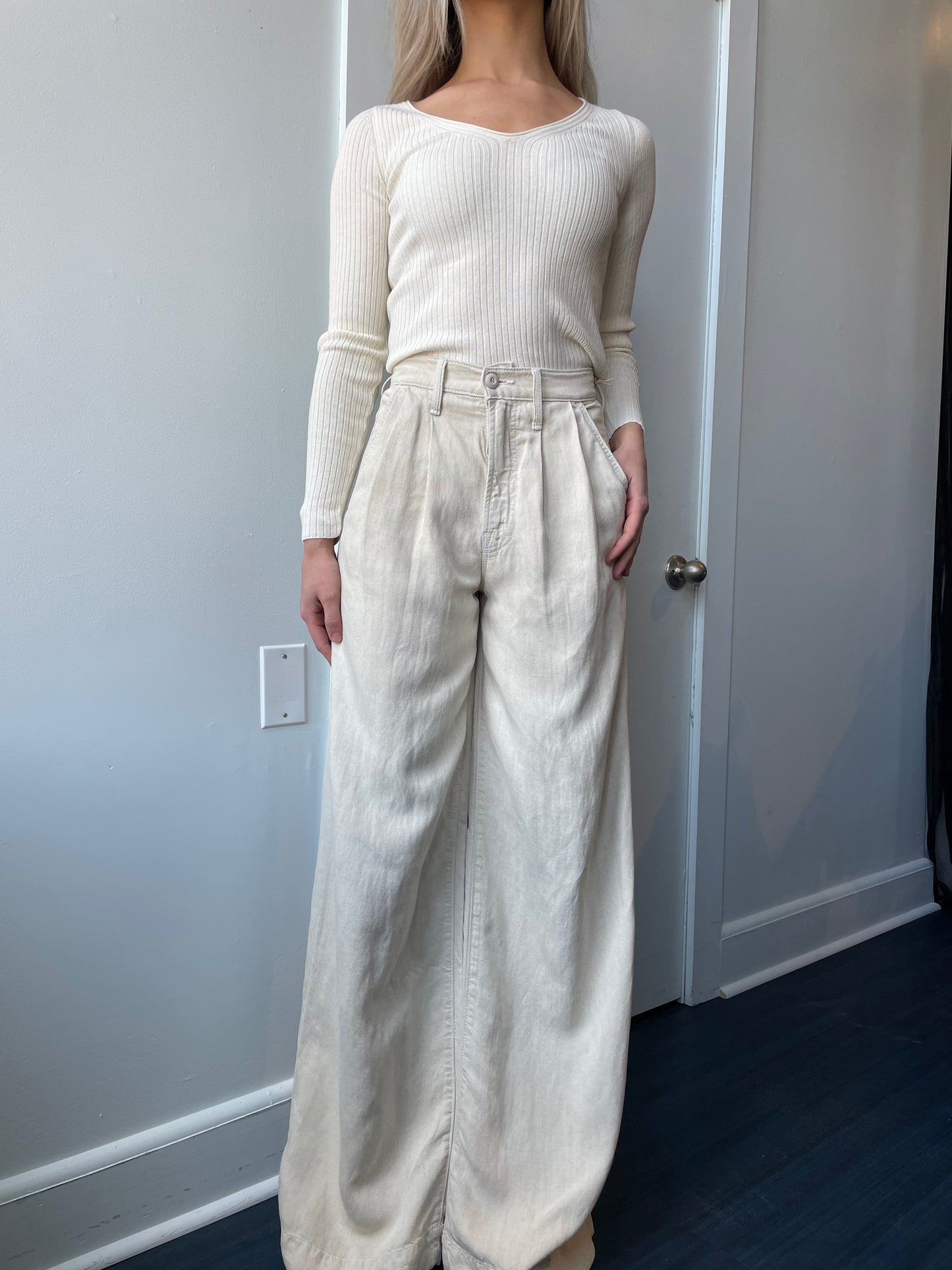 Mother- High Waisted Pouty Prep Heel- White Smoke