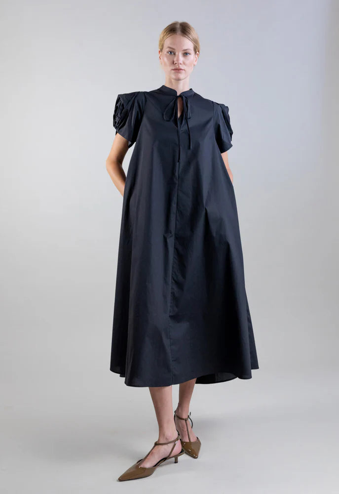 Psophia - Poplin Midi Dress With Structured Floral Sleeves - Black